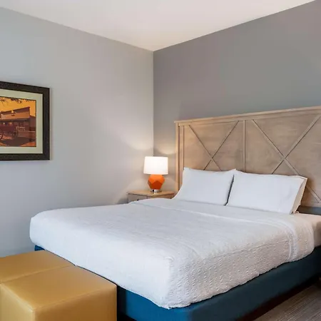 Hampton Inn & Suites Dodge City Boot Hill Casino Exterior photo