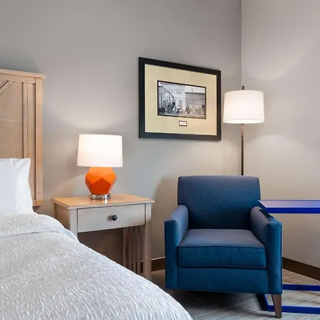 Hampton Inn & Suites Dodge City Boot Hill Casino Exterior photo